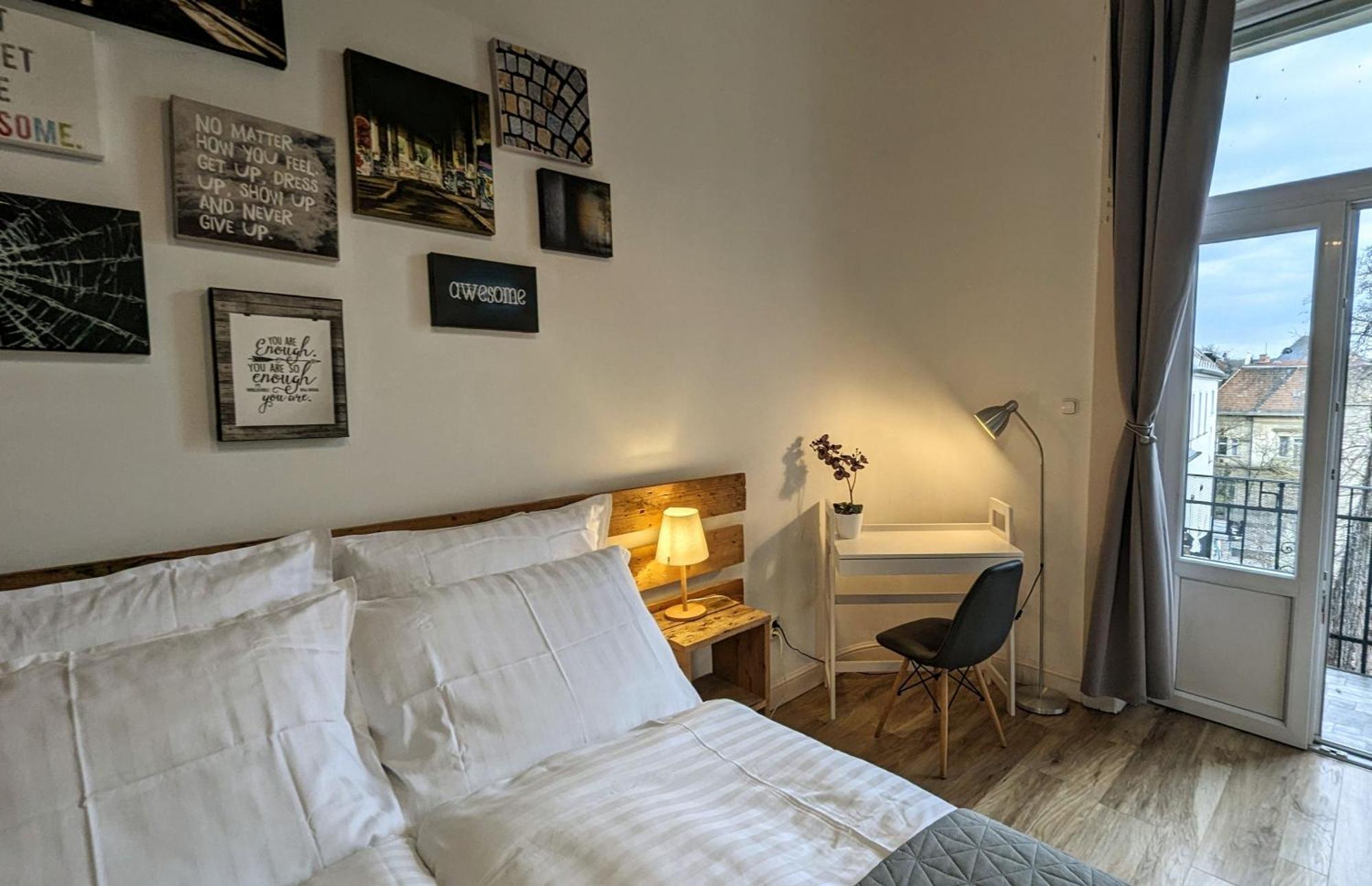 3 Room Apartment In The Beautiful Street Budapest Exterior photo