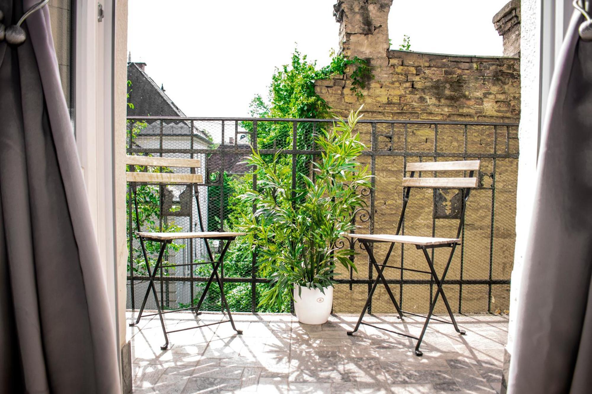 3 Room Apartment In The Beautiful Street Budapest Exterior photo